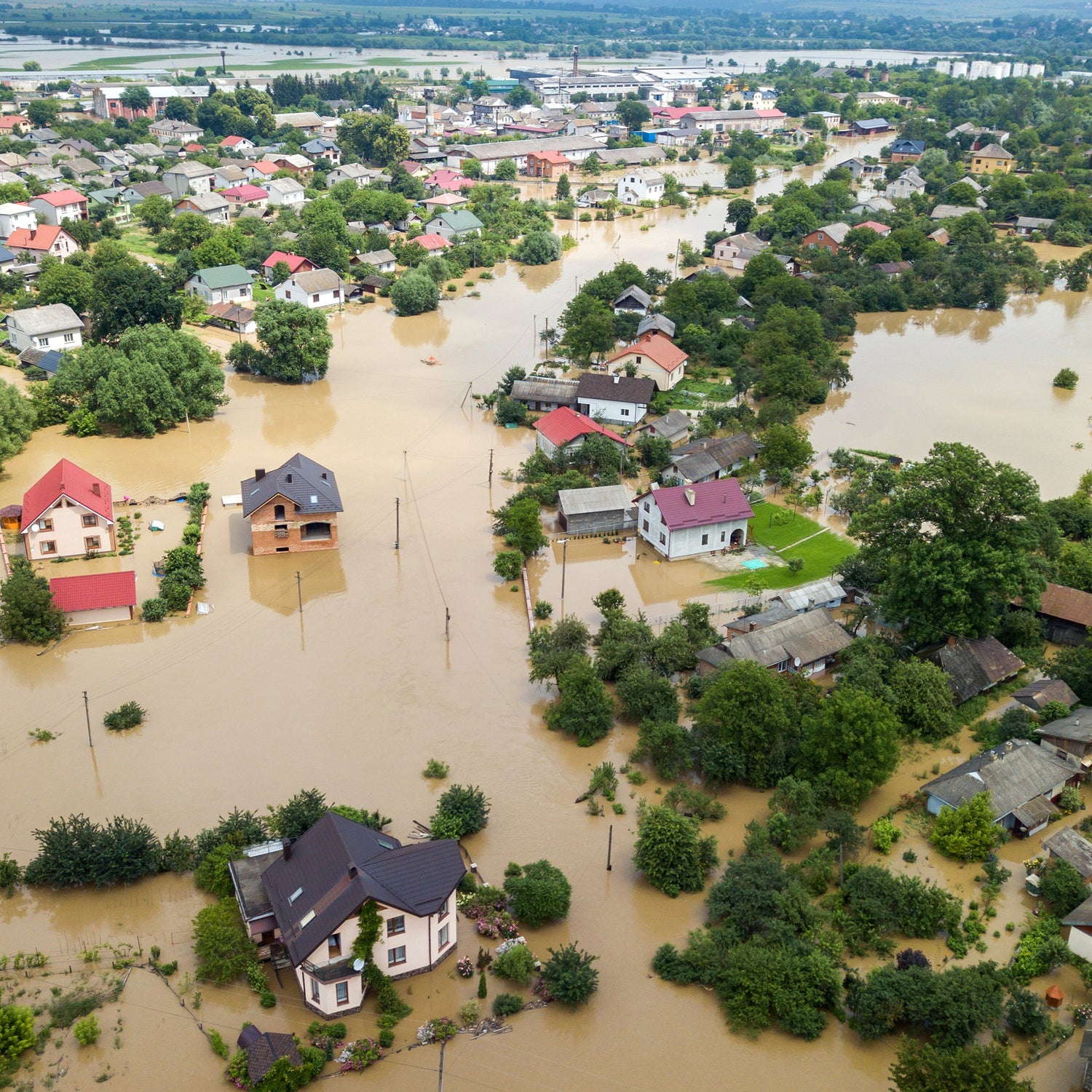 Überschwemmungsgebiet - Haussiedlung wird vom Hochwasser bedroht